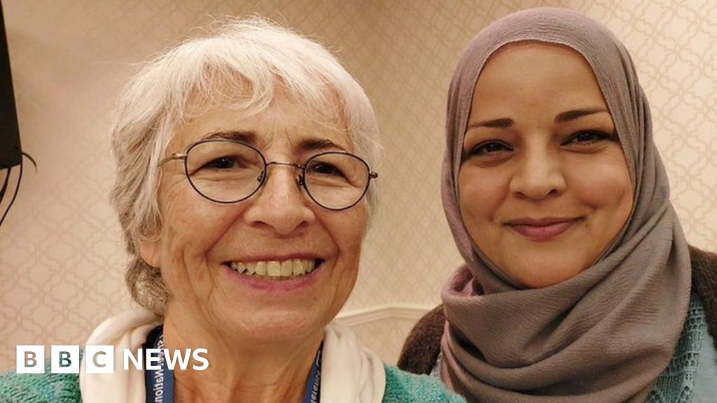 캐나다 평화 운동가 비비안 실버(Vivian Silver)가 하마스 공격으로 사망했다고 확인했습니다.