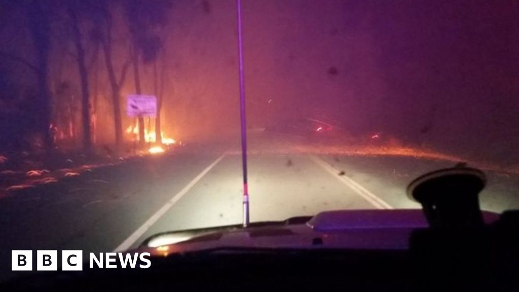 Bushfire Threatens Lives, Homes In Western Australia - BBC News