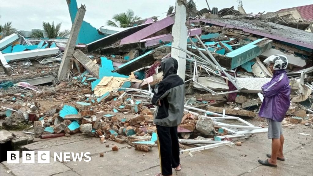 Indonesia earthquake: Sulawesi hospital among collapsed buildings