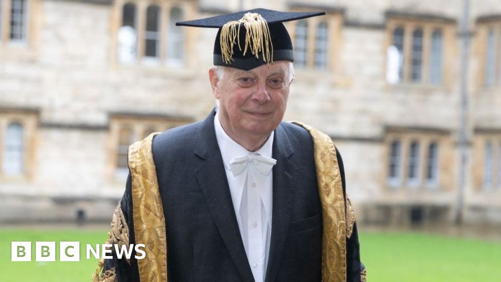 Churchill Gowns - Shop UK University Graduation Gown and Cap