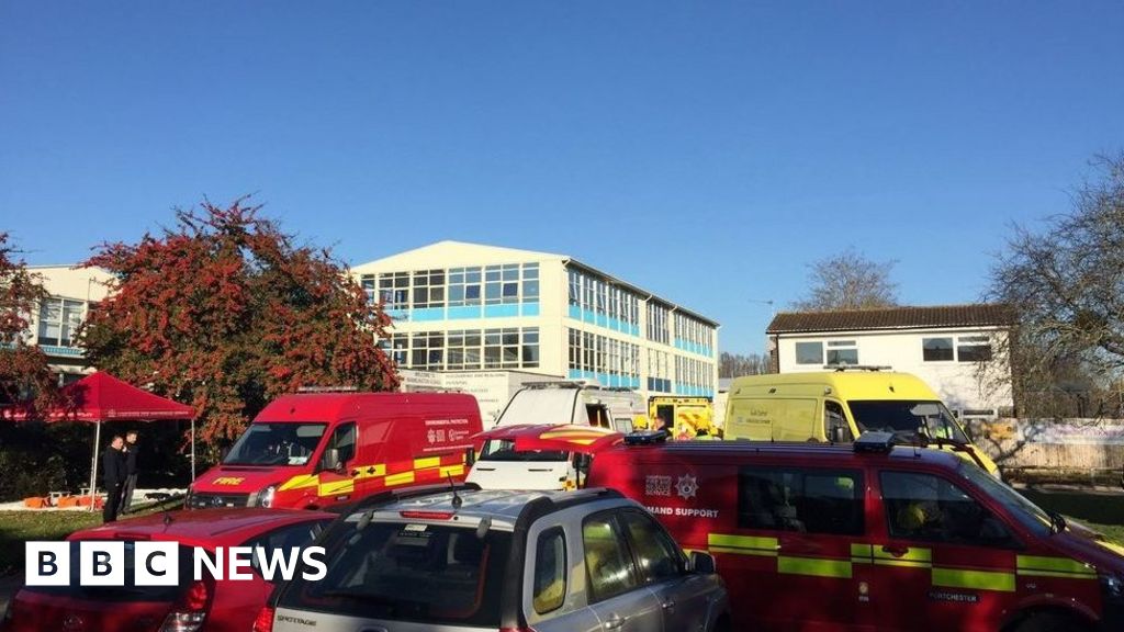 Five in hospital after Havant school 'chemical leak' - BBC News