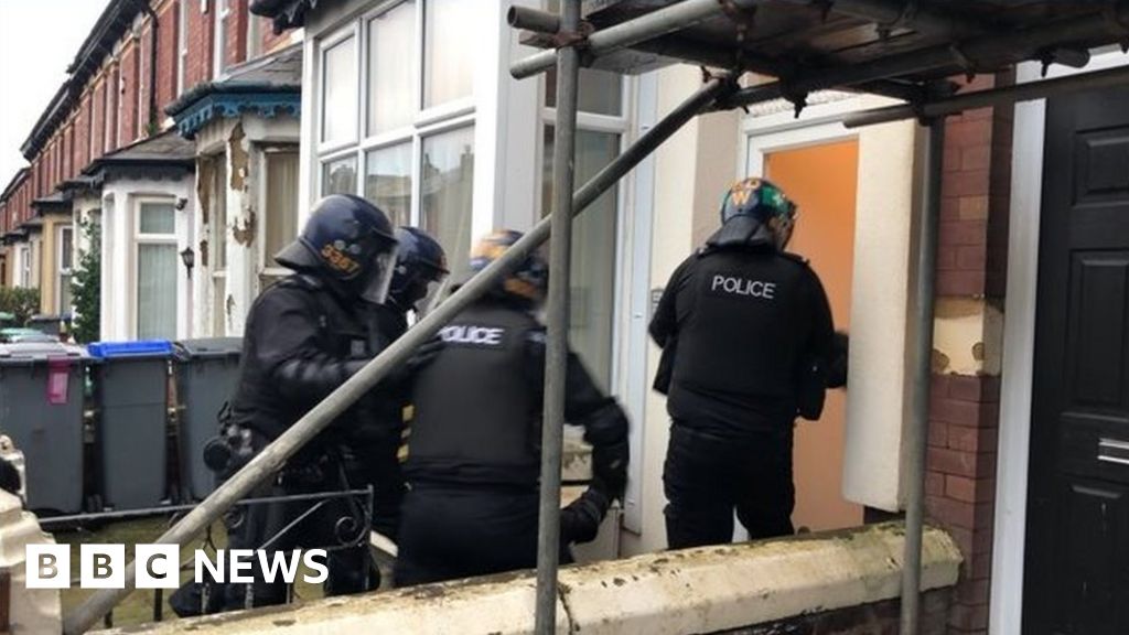 Eight Held In Blackpool £200k Drug Raids Bbc News 1900