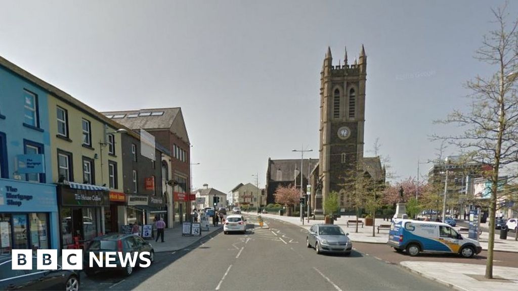 Man in serious condition after being struck by a car in Portadown - BBC