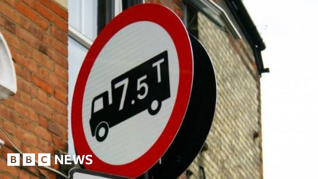 North Lincolnshire: HGVs banned from passing through villages 