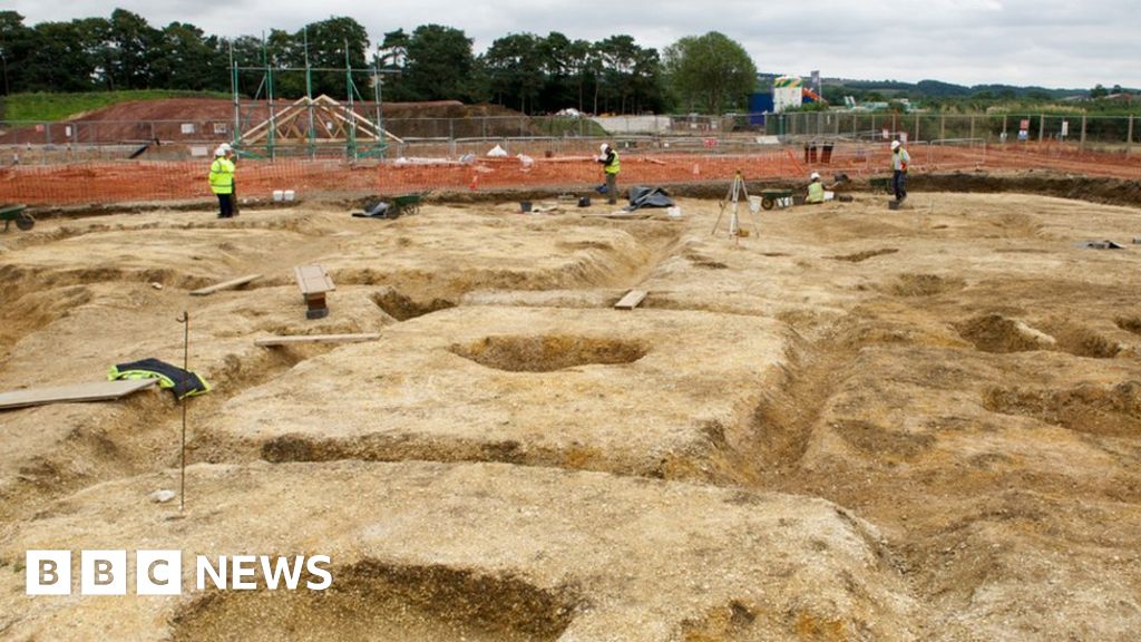 Builders Uncover Iron Age Village In East Yorkshire - BBC News