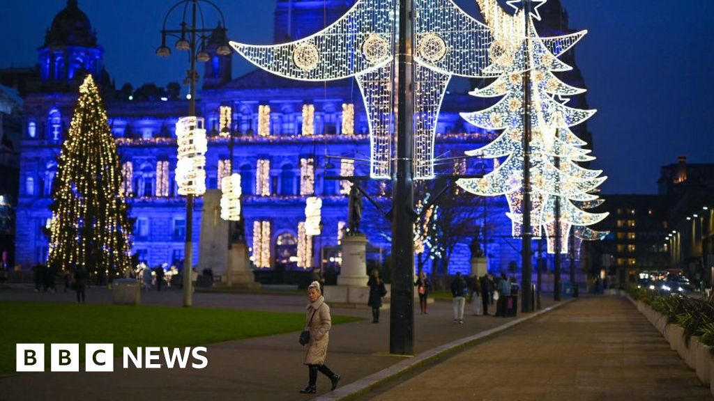 Scots urged to stay at home for Hogmanay amid Omicron surge