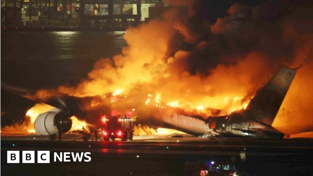 Japan Airlines: Самолетът на бреговата охрана не е разрешен за излитане, преписите показват