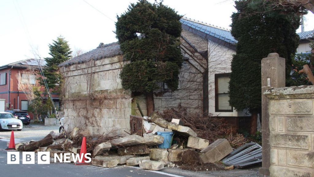 Earthquake: Two dead after Japan hit by tremor - BBC