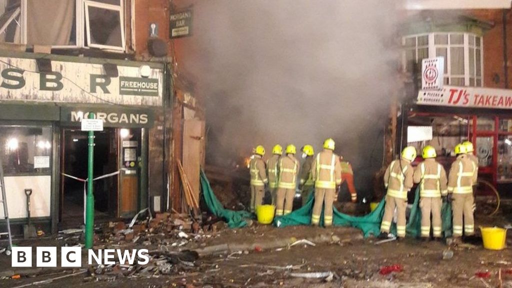 Leicester explosion: Shopkeeper 'made prison confession' - BBC News