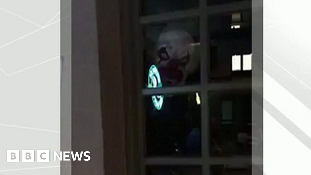 'Clown' caught on camera peering at restaurant diners - BBC News