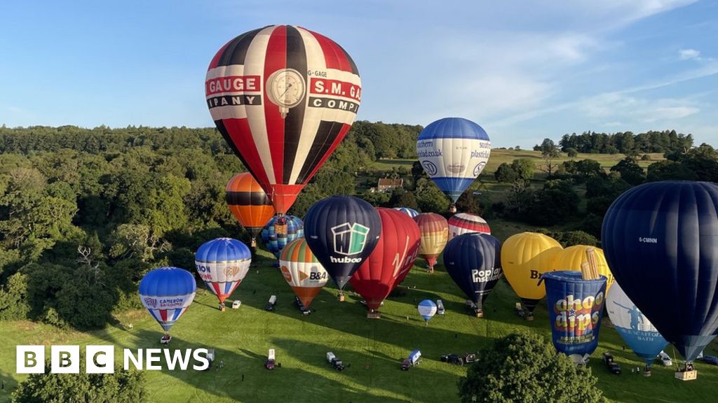 Bristol International Balloon Fiesta Flights fill morning sky ahead of
