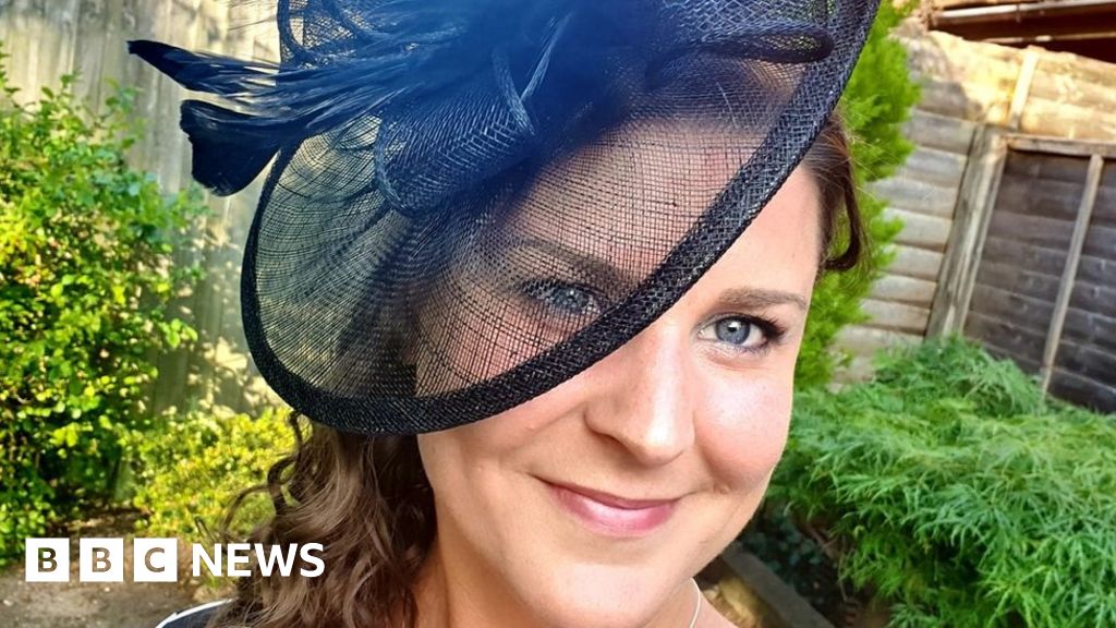 Royal Ascot: Fans dress up your home for the ladies' day