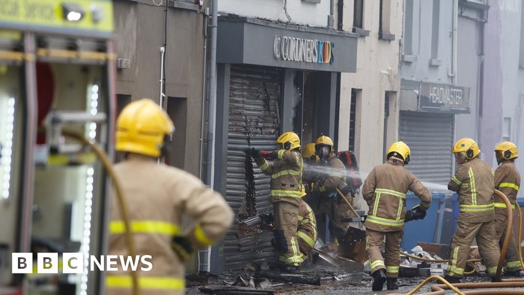 Newtownards : l'incendie du magasin de chaussures Cordner's est maîtrisé