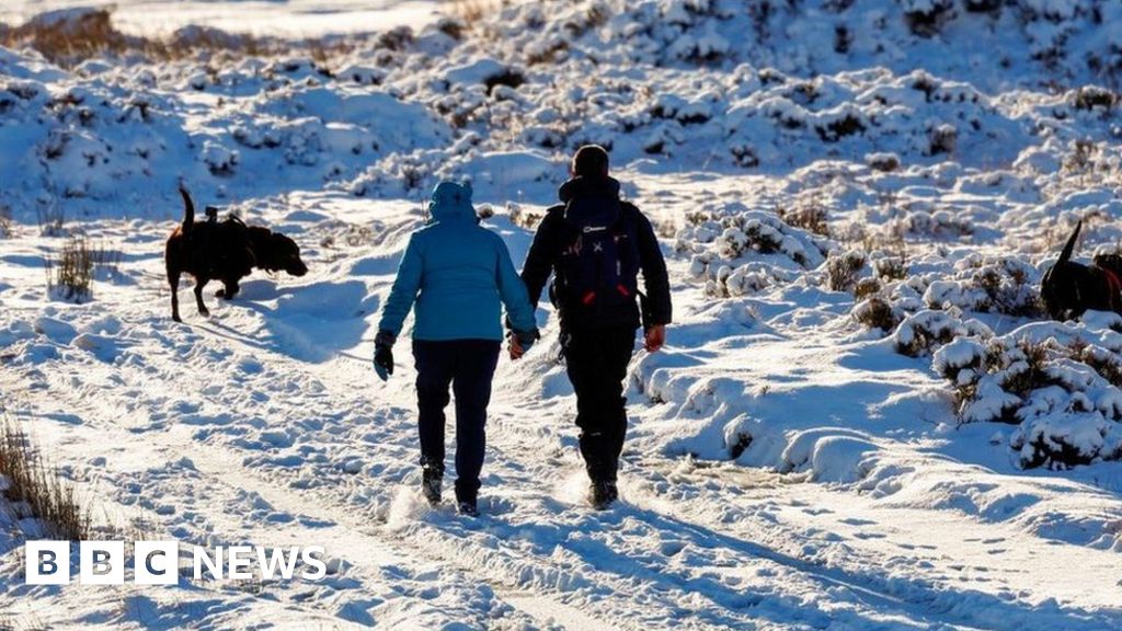 Погода в Шотландии: школы закрыты четвертый день из-за предупреждения о желтом снеге
