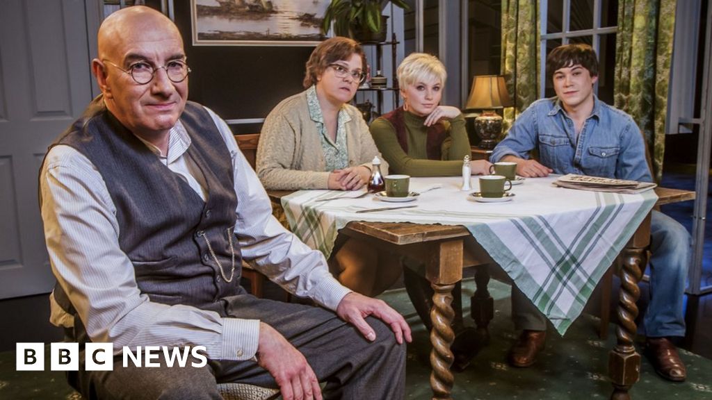 New Alf Garnett seen in Till Death Us Do Part revival - BBC News