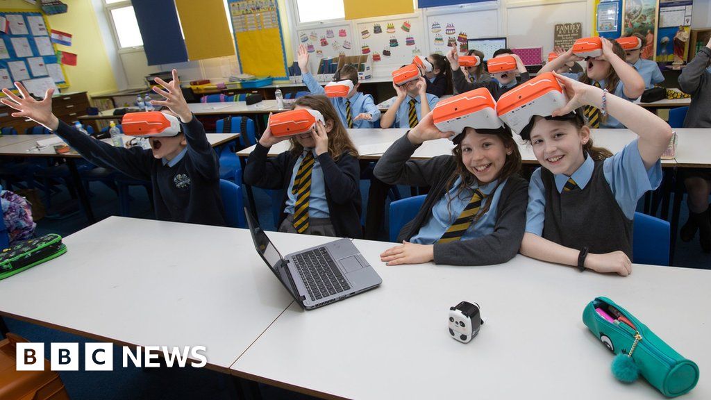 East Renfrewshire gives all its schools VR headsets