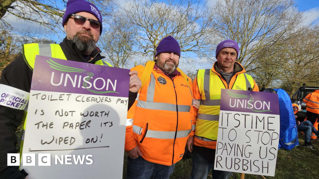 Norfolk bin workers on strike all week in dispute over pay BBC News