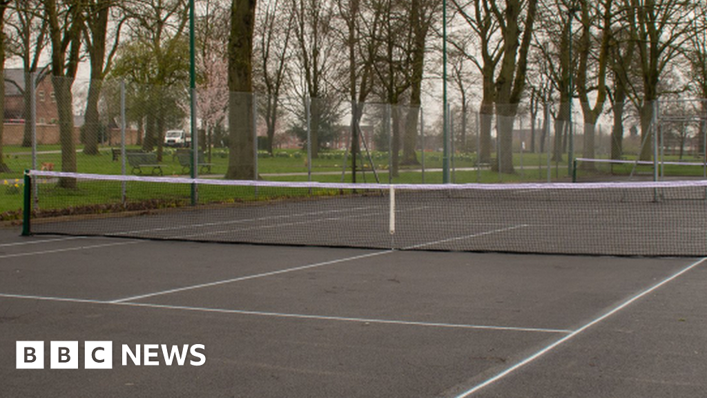 Nottinghamshire tennis courts reopen after £160,000 revamp - BBC News