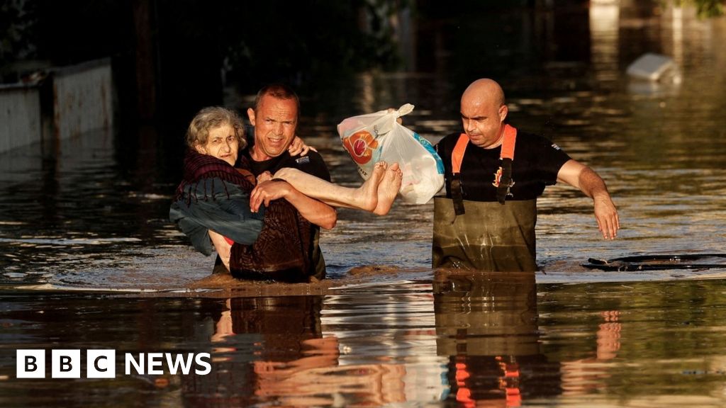 Гръцки наводнения: Премиерът Мицотакис предупреждава за много неравна битка с природата