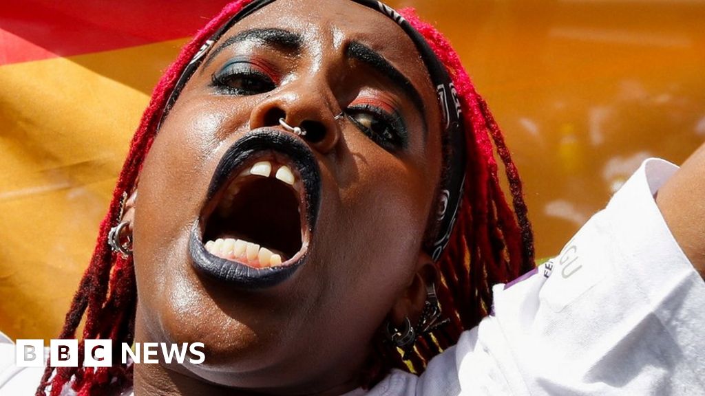 Kenya femicide: Hundreds protest at violence against women