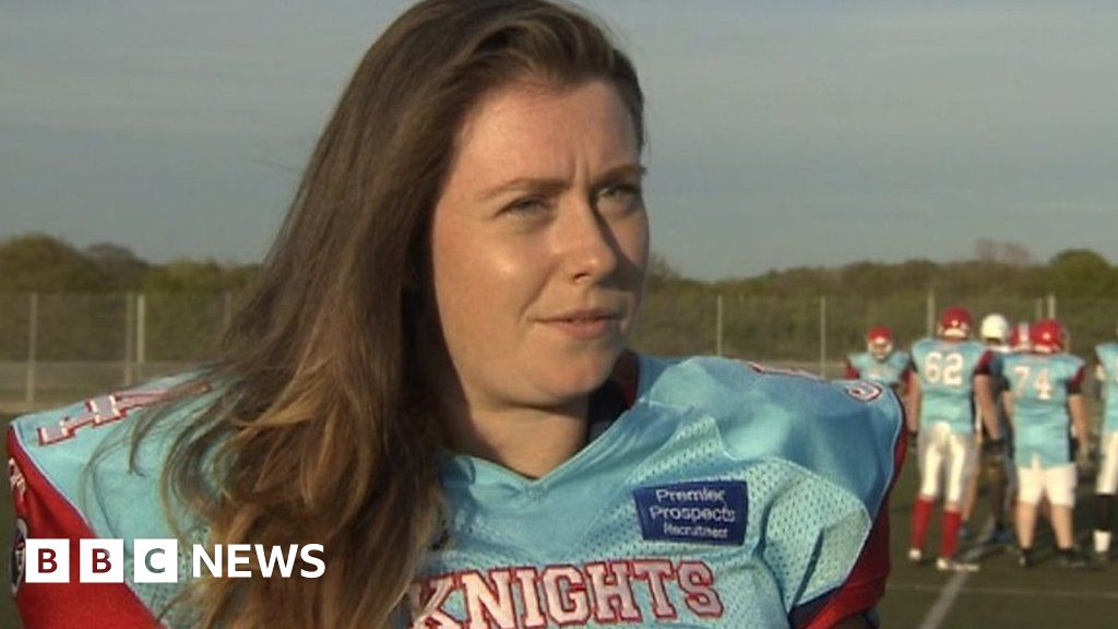 American football in Britain: The women competing alongside men - BBC News