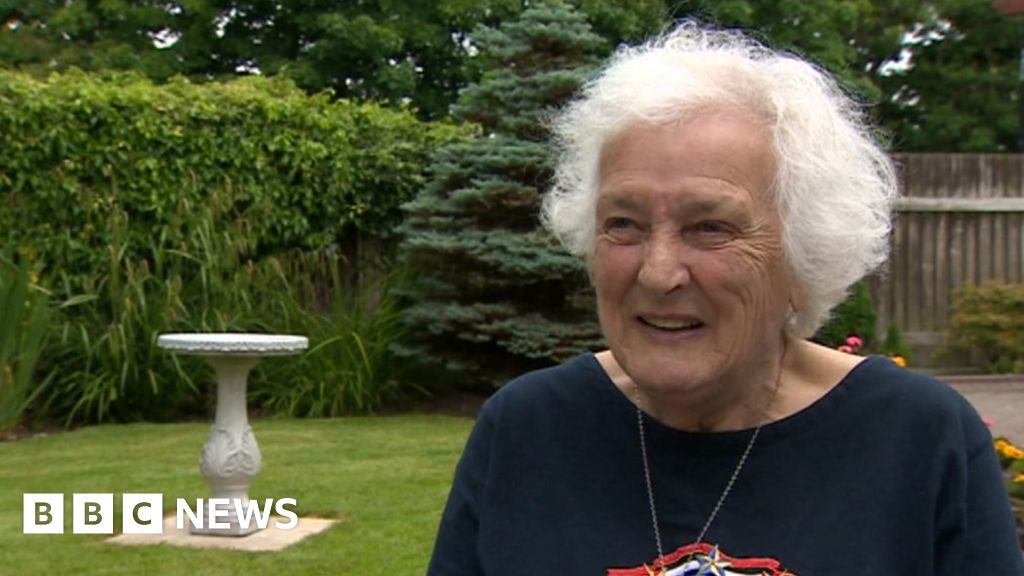 Bird bath theft victim Jean Crilly given replica BBC News