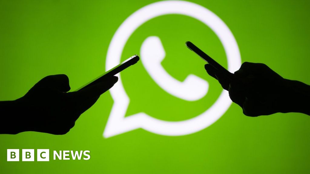 WhatsApp: How to avoid being 'that person' in a group chat - BBC News