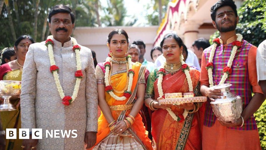 Lavish Wedding Angers Cash Strapped Indians Bbc News