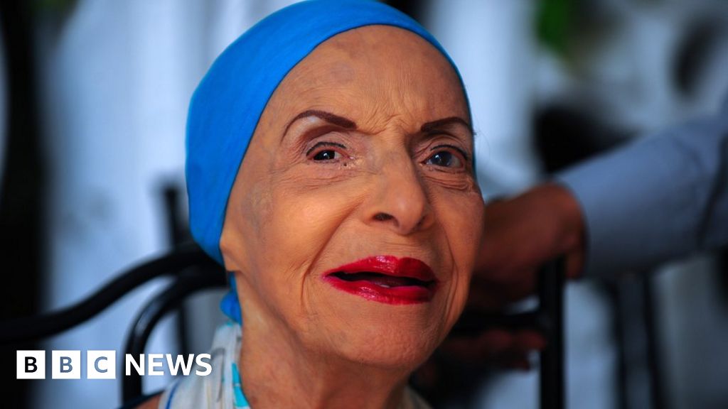 Alicia Alonso: Legendary ballet dancer dies aged 98