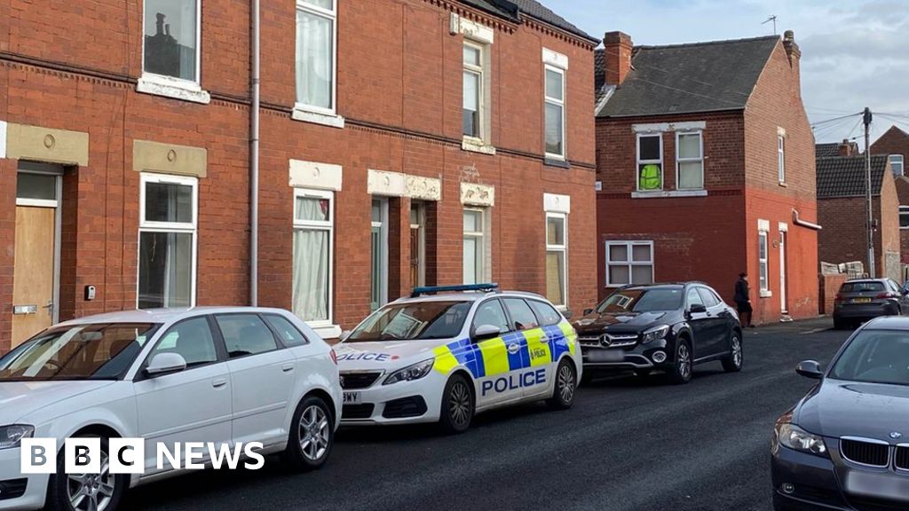 Doncaster: Murder Arrest After Man Found Dead In Hexthorpe - BBC News