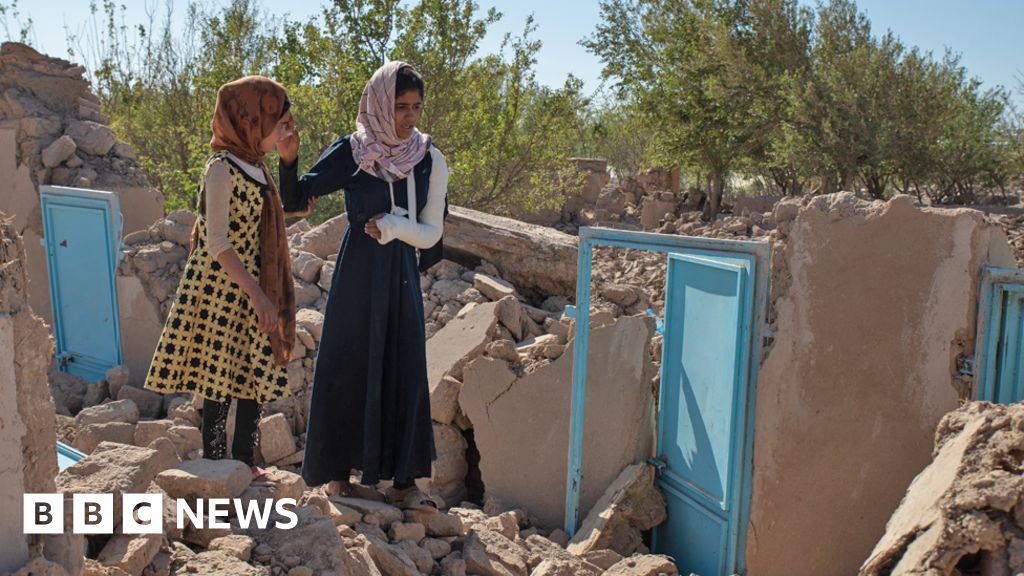Afghanistan: Hundreds dead and homes flattened in earthquakes