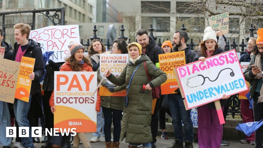 Junior doctor strike: NHS chief says hospitals under major pressure