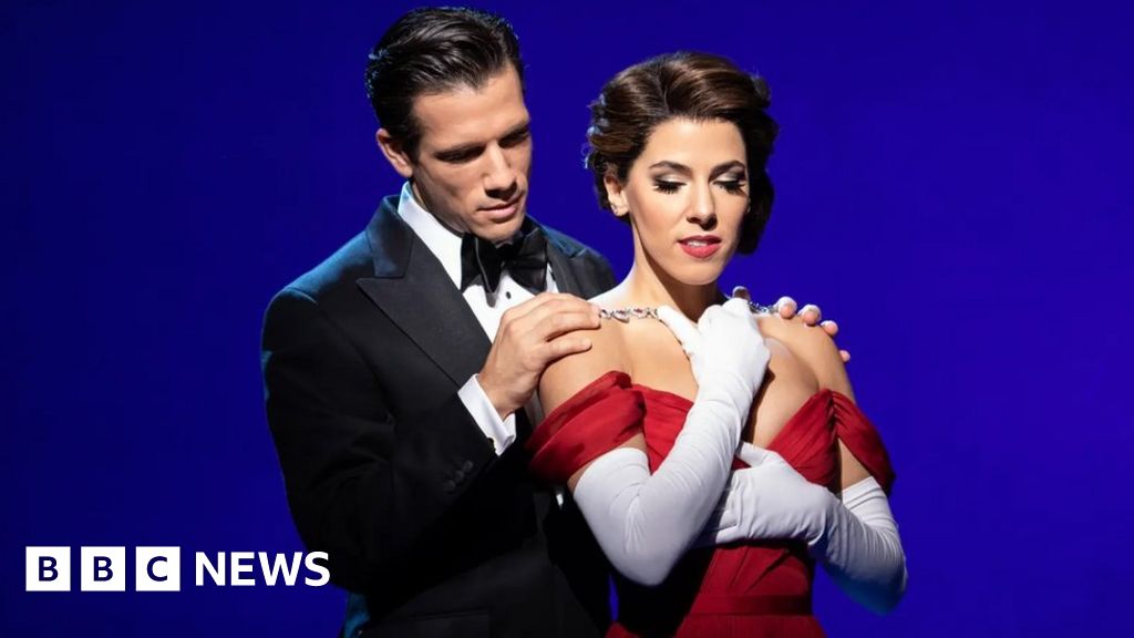 pretty-woman-west-end-debut-gets-mixed-reviews-bbc-news