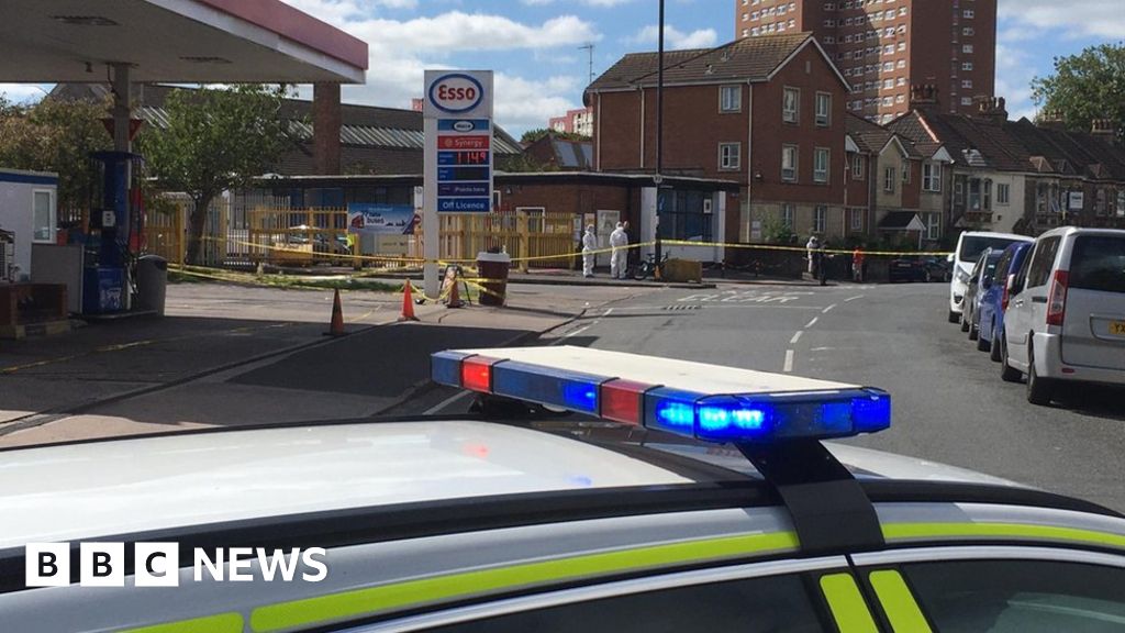 Bristol stabbing Man in critical condition in hospital BBC News