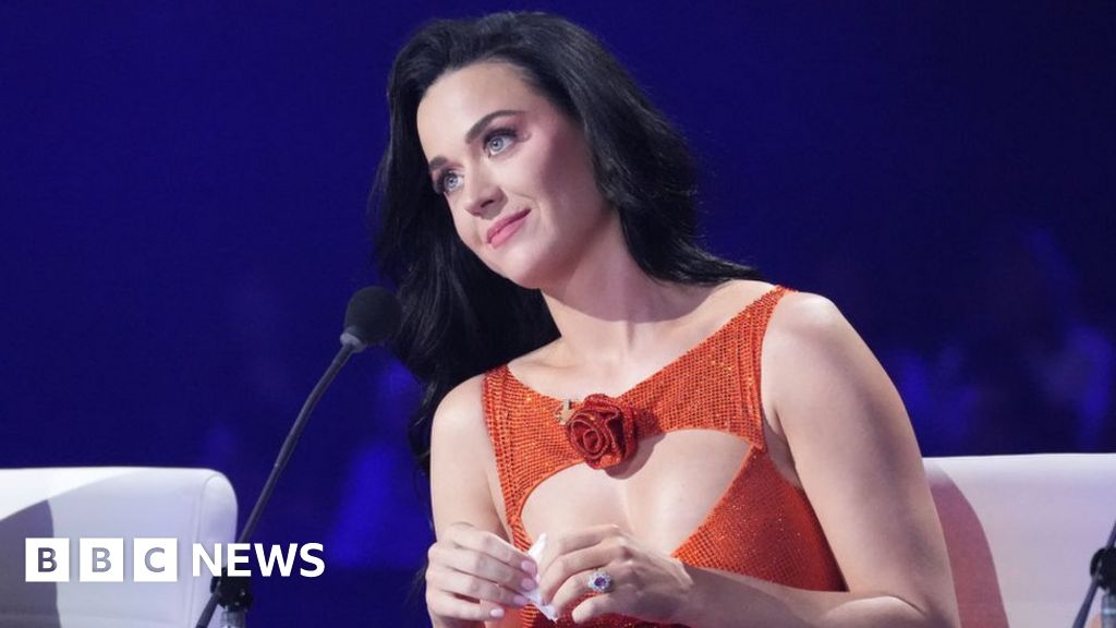 Katy Perry meninggalkan American Idol setelah tujuh musim