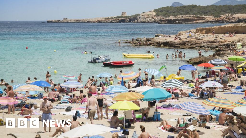 Holidaymakers spending more as bookings rise