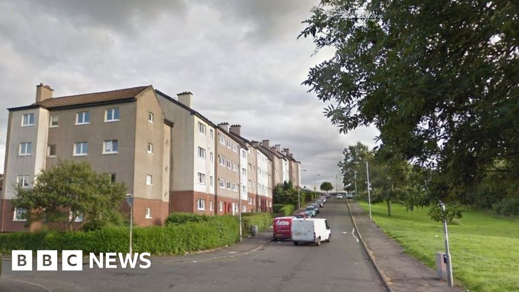 Three men attack pensioner in 'cowardly' raid in Milton BBC News