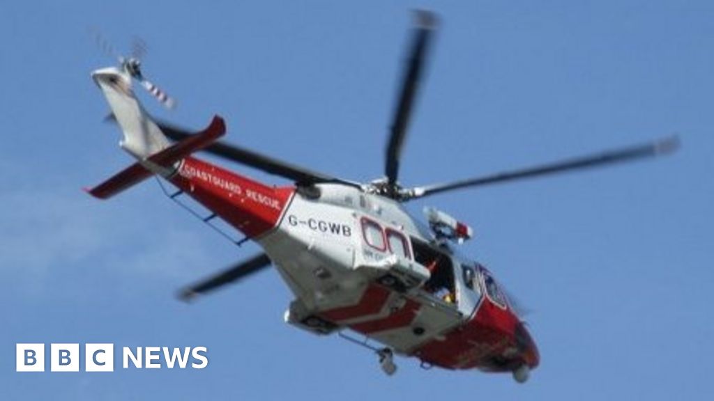 Injured Portland diver rescued by back-up helicopter - BBC News