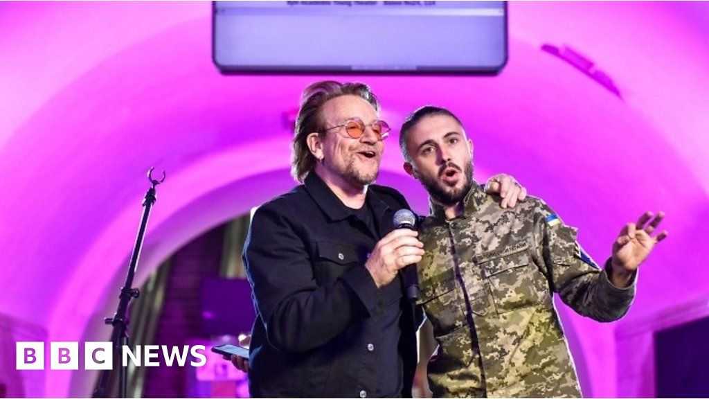 Ukraine war: Bono sings with soldier in Kyiv metro station