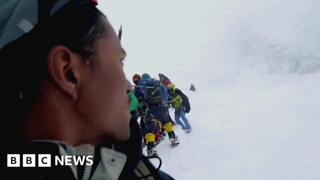 Nepal Earthquake Surviving A Deadly Everest Avalanche Bbc News