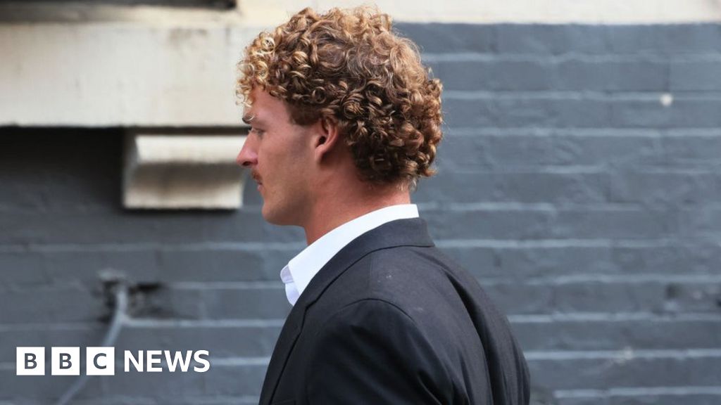 Jordan Neely: Ex-Marine surrenders to police over New York subway death