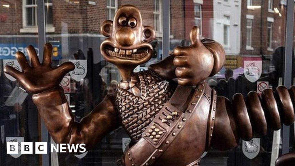 Wallace and Gromit Creator Nick Park unveils comedy duo's Preston