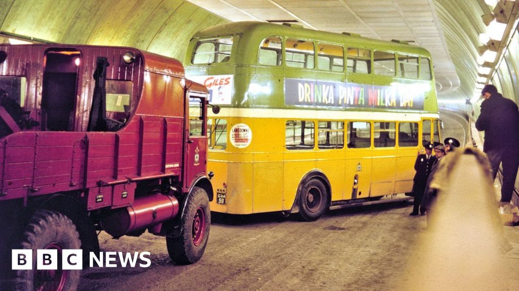 Clyde Tunnel Unseen photos revealed on 60th anniversary BBC News