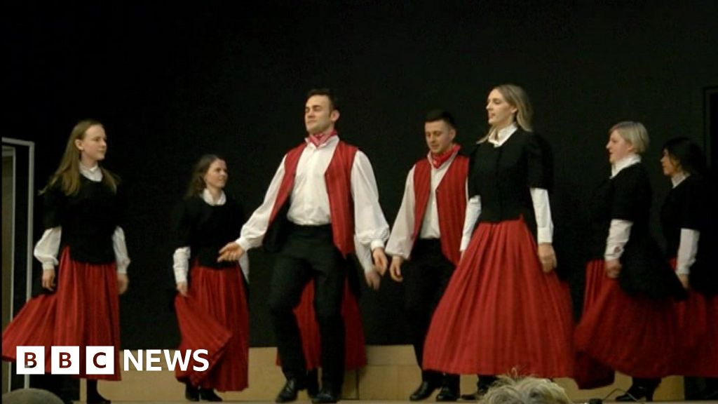 traditional Welsh dancing