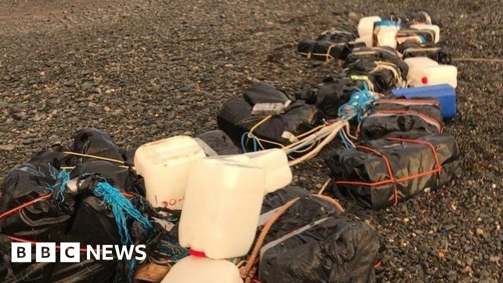 Aberystwyth: Major haul of suspected cocaine found on beach