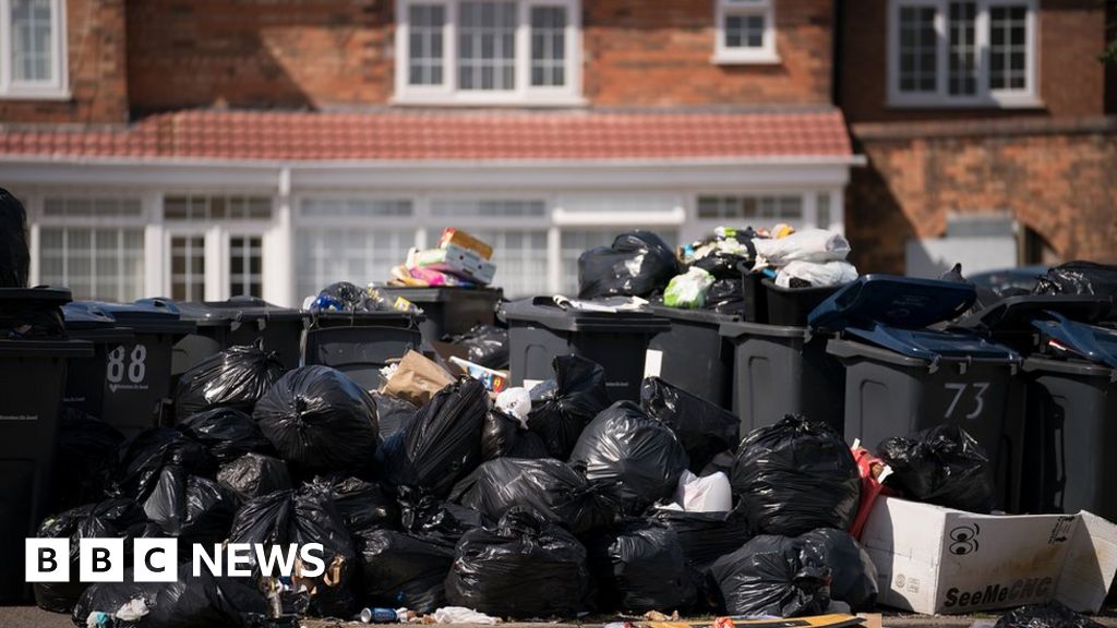 Birmingham Bin Workers Vote To Continue Strike - BBC News