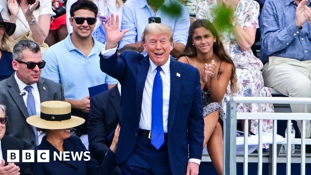 Donald et Melania Trump assistent à la remise des diplômes de leur fils Barron