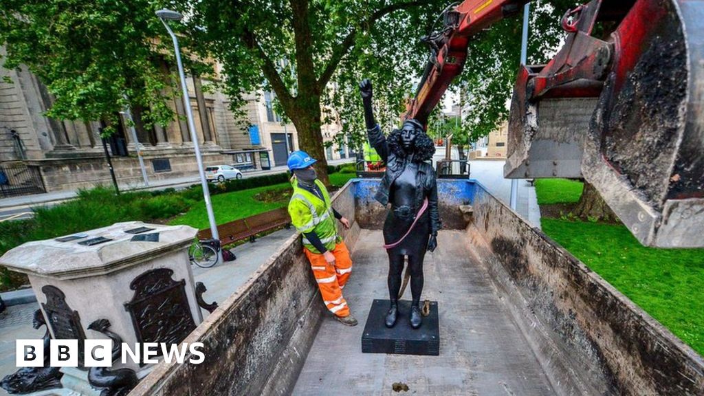 Artist Quinn's Bristol protester statue removed