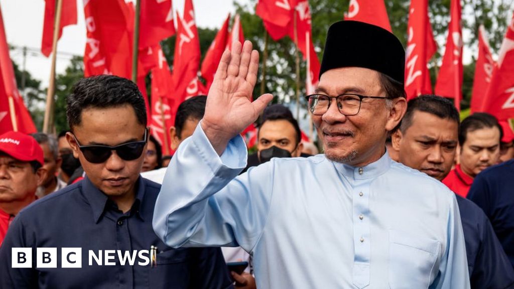 Anwar Ibrahim named Malaysian PM after post-election crisis