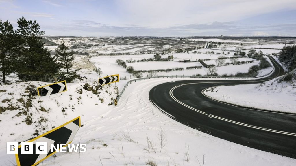 North Yorkshire Vehicles stranded as snow blocks A171 and A169